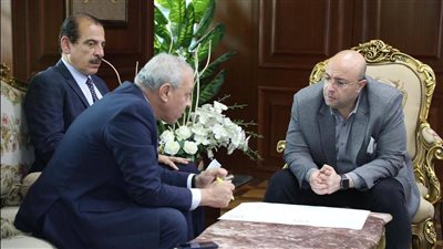 رئيس هيئة تنمية الصعيد يبحث مع محافظ بني سويف ونائب وزير الصحة والسكان سبل التعاون في تنمية القطاع الصحي 