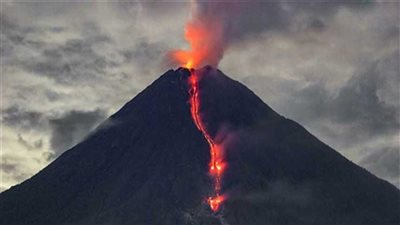 بركان ليوتوبى الإندونيسى يثور 8 مرات خلال يوم واحد