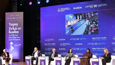 مرسي تشارك في المائدة المستديرة للقادة تحت عنوان 