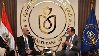 رئيس الرعاية الصحية يلتقي المدير الإقليمي لشركة فايزر لبحث سبل تعزيز التعاون وتبادل الخبرات