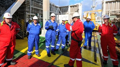 وزير البترول يتفقد أعمال حفر البئر الاستكشافى 