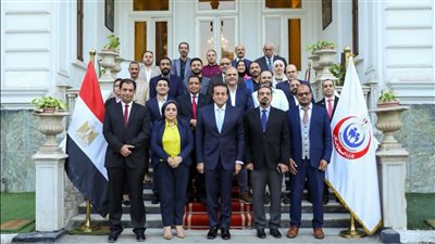 ووزير الصحة يُكرم الفريق الطبي بمستشفى العلمين النموذجي لبراعتهم في إنقاذ حياة مريض سقط على أسياخ حديدة اخترقت صدره