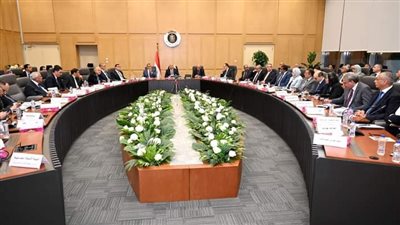 نائب رئيس مجلس الوزراء للتنمية الصناعية وزير الصناعة والنقل يترأس اجتماع المجموعة الوزارية للتنمية الصناعية  