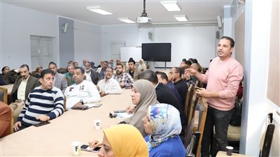 رئيس مياه الفيوم يعقد اجتماع موسع لمناقشة بعض القضايا المتعلقة بسير العمل بالشركة 