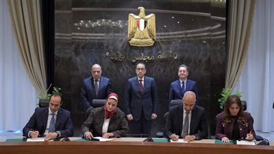 رئيس الوزراء يشهد توقيع مذكرتي تفاهم لانتاج الكهرباء من الطاقات الجديدة والمتجددة (شمسي و رياح)