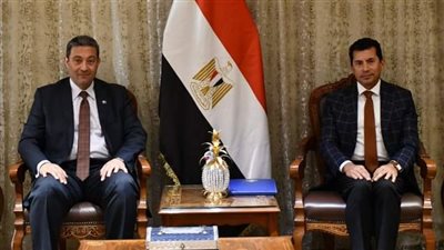 وزير الشباب والرياضة يجتمع بمحافظ دمياط لمناقشة بعض الملفات 