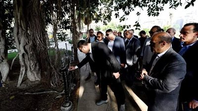 وزير الإسكان يتفقد سير العمل بمشروع تطوير وإحياء حديقة الأزبكية بمحافظة القاهرة