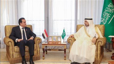 نائب رئيس الوزراء يلتقي وزير الصحة السعودي لمناقشة مستجدات التعاون المشترك بين البلدين في القطاع الصحي