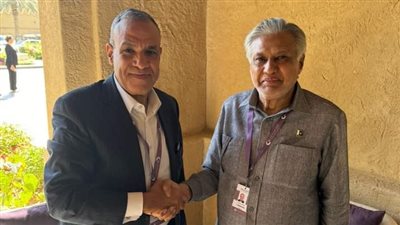 وزير الخارجية والهجرة يلتقي بنظيره الباكستاني