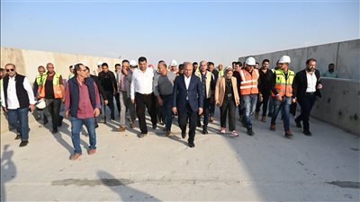 وزير الصناعة والنقل يتفقد مواقع العمل بمشروع الخط الأول من شبكة القطار الكهربائي السريع السخنة/ العلمين /مطروح 