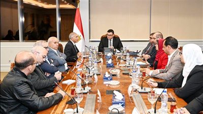 وزير الإسكان يتابع سير العمل بمدن غرب القاهرة 