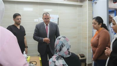 الحفناوي يتابع سير العمل بوحدة طب أسرة 24 أكتوبر بالسويس