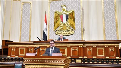 وزير الإسكان يستعرض جهود الوزارة للارتقاء بمستوى خدمات مياه الشرب والصرف الصحى 