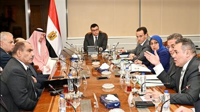 وزير الإسكان يلتقي المستثمر السعودي الشيخ حسن الشربتلي لمناقشة فرص التعاون 
