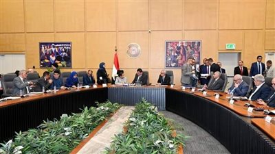 وزير الإسكان يعقد اجتماعه الدوري مع أعضاء البرلمان بمجلسيه 