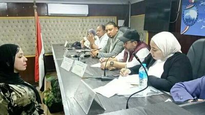 مستقبل وطن بالسويس يعقد إختبارات للفتيات لتوفير فرص عمل لهم 