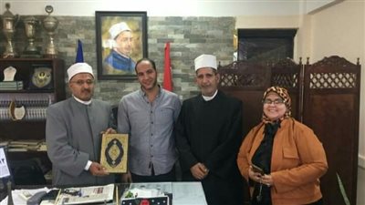 أزهر السويس يكرم شيخ معهد الملك فيصل الإبتدائي