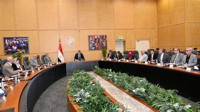 وزير الإسكان يتابع موقف تنفيذ وحدات المبادرة الرئاسية 