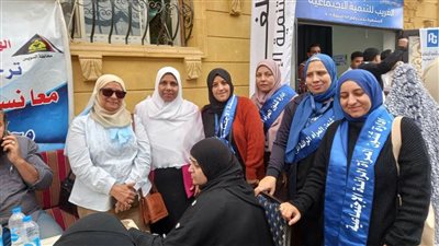 تعليم الكبار بالسويس يشارك في قافلة الجامعة الطبية ويمحو أمية ٥٠ مواطن