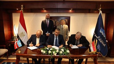 الفريق أسامة ربيع يشهد توقيع عقد تعاون مع شركة ميرسك للتدريب