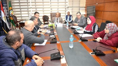 السكرتير العام  يعقد الاجتماع الدوري للجنة الإصحاح البيئي بالدقهلية