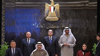 رئيس الوزراء يشهد توقيع مذكرة تفاهم بشأن إنشاء مصنعَين لإنتاج خلايا الطاقة الشمسية 