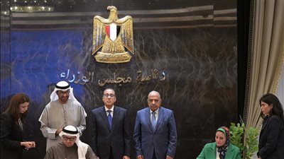 رئيس الوزراء يشهد توقيع اتفاقيتين لانتاج الكهرباء من الطاقة الشمسية بقدرة 1200 ميجاوات 