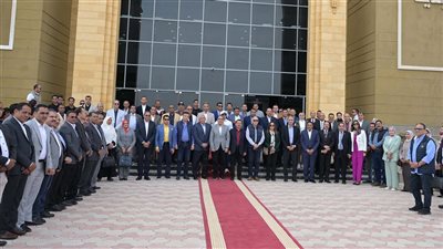 رئيس الوزراء يتفقد جامعة الوادي الجديد