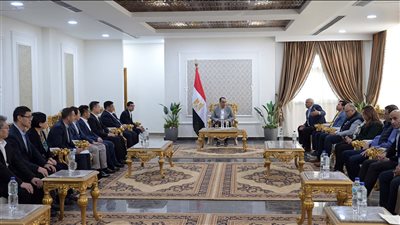 رئيس الوزراء يلتقي وفدا من مؤسسة رجال الأعمال المصريين الصينيين 