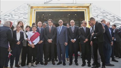 وزير الثقافة ومحافظ القاهرة يفتتحان مكتبة 