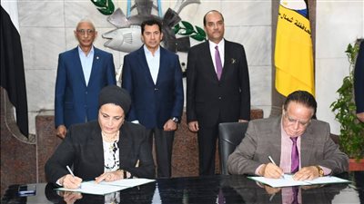 وزير الشباب والرياضة ومحافظ شمال سيناء يشهدان توقيع بروتوكول تعاون لدعم وحدة الطب الرياضي بالعريش
