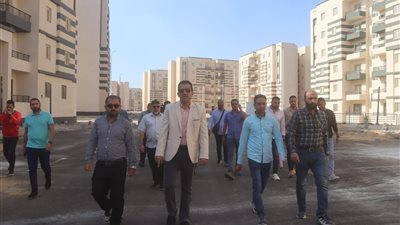 وزير الإسكان: استكمال رفع كفاءة البينة التحتية والطرق بالمنطقة الصناعية بالعاشر من رمضان