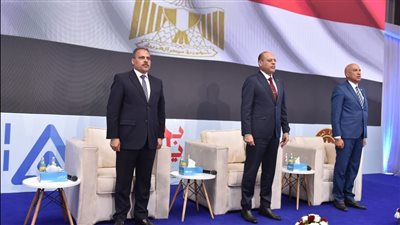 وزير العمل ومحافظ الشرقية يُسلمان عقود عمل لذوي الهمم