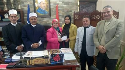 أزهرية السويس تكرم معلمة رياض الأطفال لحصولها علي المركز الخامس جمهورياً