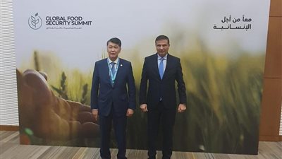 وزير الزراعة يلتقى مع مدير المنظمة الإسلامية للأمن الغذائي وبحث معه آفاق التعاون المشترك