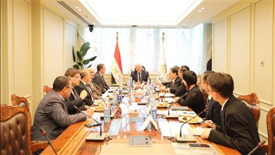 وزير التعليم العالي يلتقي وفد جامعة تشينزين الصينية لبحث التعاون في التعليم التكنولوجي