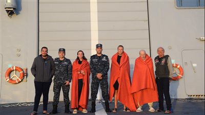 القوات البحرية تواصل جهودها فى البحث عن المفقودين والناجين  فى حادث غرق المركب السياحى