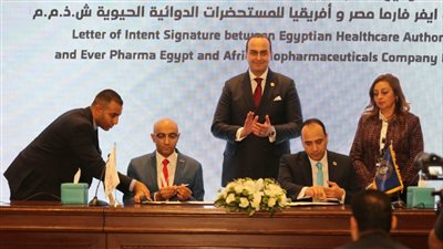 رئيس هيئة الرعاية الصحية يشهد توقيع اتفاقيتي تعاون مع شركتي فايزر وإيفر فارما لتعزيز خدمات الرعاية الصحية