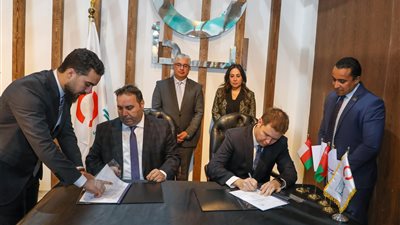 رئيس اقتصادية قناة السويس يشهد مراسم توقيع مذكرة تفاهم للشراكة وتوطين التكنولوجيا بين 