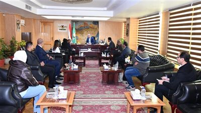 محافظ الفيوم يتابع مع وفد بنك إعادة الإعمار والتنمية بالاتحاد الأوروبي تنفيذ مشروعات الصرف الصحي  