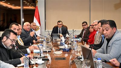 وزير الإسكان يتابع منظومة الصرف بالعاشر من رمضان.. وموقف تنفيذ الحلول العاجلة والدائمة