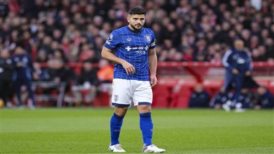 تدعم المثليين.. سام مرسي يرفض ارتداء شارة 