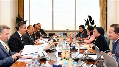 وزيرا التموين والتجارة والبيئة يبحثان الموقف التنفيذى لخطط الإصحاح البيئى لمصانع السكر والتحديات وطرق التغلب عليها