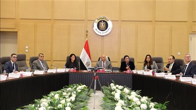 نائب رئيس مجلس الوزراء للتنمية الصناعية وزير الصناعة والنقل يترأس الاجتماع الثاني عشر للمجموعة الوزارية للتنمية الصناعية