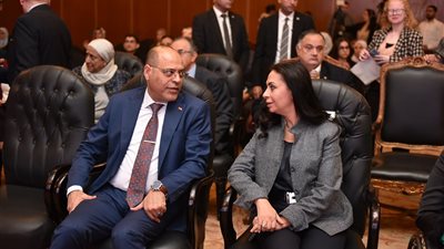 وزير العمل يُشارك في مؤتمر 