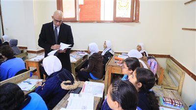 وزير التربية والتعليم يتابع انتظام العملية التعليمية في عدد من المدارس في التل الكبير والقصاصين بمحافظة الإسماعيلية