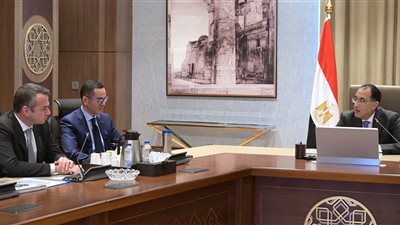 رئيس الوزراء يلتقي رئيس مجلس إدارة شركة 