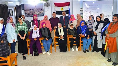 رئيس حي السويس يشارك معلمي محو الامية في الدورة التدريبية بجمعية الحسين