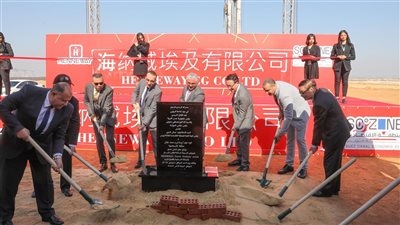 رئيس اقتصادية قناة السويس يشهد تدشين حجر أساس مشروع 