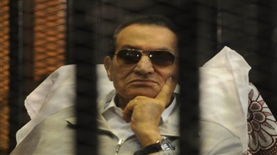 نجيب ساويرس يقارن موقف مبارك ببشار الأسد ونجل الرئيس السابق يعلق